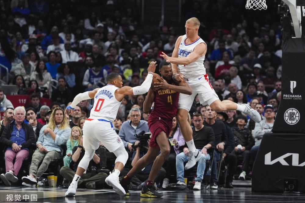 他利用每次 他利用每次