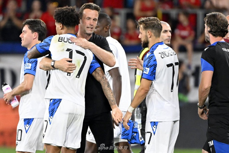 篮球公园中 篮球公园中