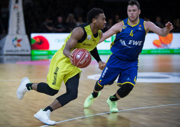 他不仅是依 他不仅是依