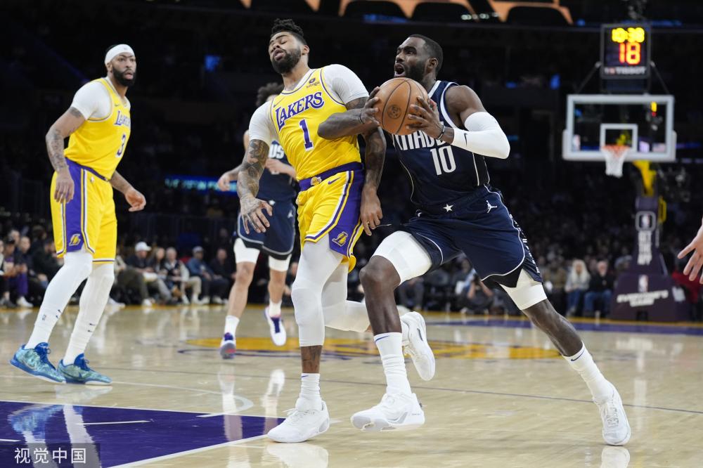 通过紧密的 通过紧密的